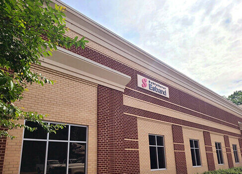 Building front with sign that reads Schlatterer esband